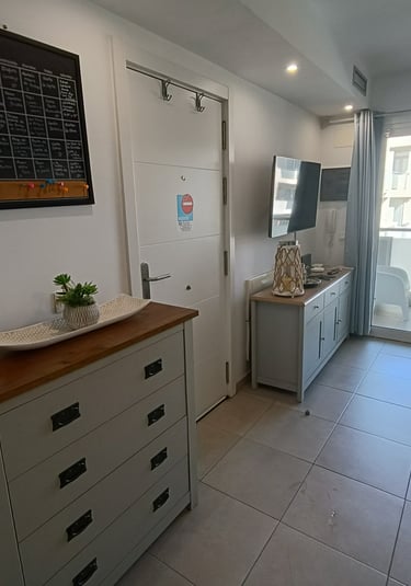 Fotos de la puerta de entrada de un apartamento en alquiler temporal en Corralejo