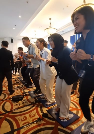 Crowd of Mandiri employees playing running marathon games at the learning festival