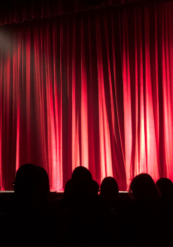 scène avec rideaux