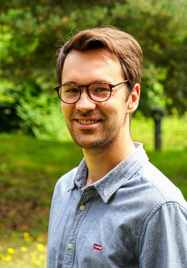 Portrait du photographe Malo Harrouet sur sa page contact
