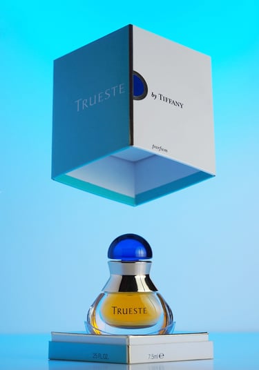 portfolio épurée et luxueux avec des photographies de parfums, bouteille de vin et cosmétique