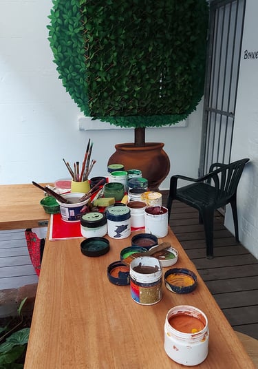 Esperanto house tree window.