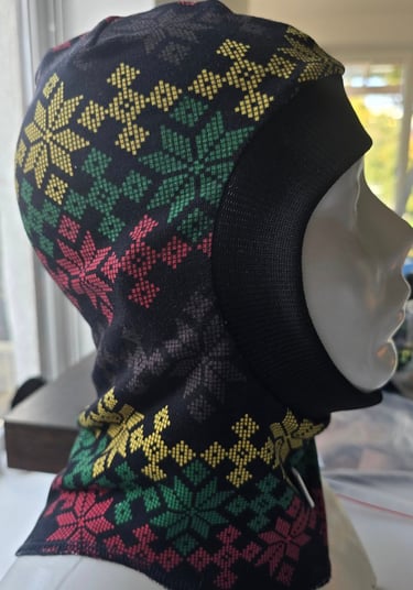 Šalmukas su tautiniais motyvais