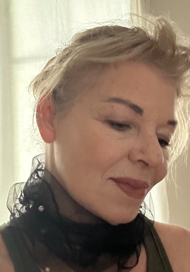 psychic woman & artist creator of I Am One tarot deck Maya Britan