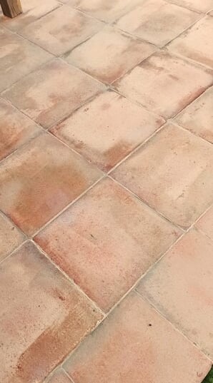 Terrasse carreaux terre cuite rosée 30x30