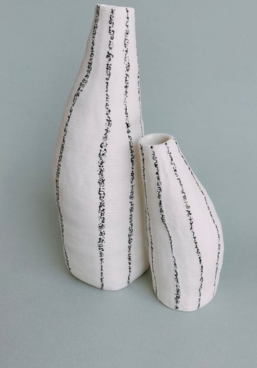 Vases Japon,  26 cm et 16 cm,  Porcelaine blanche