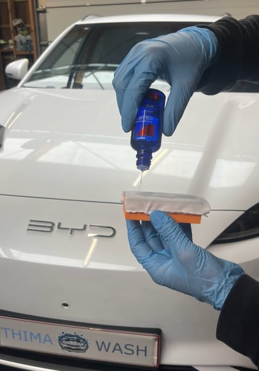 application d'une protection céramique voiture de longue durée pour protéger la carrosserie