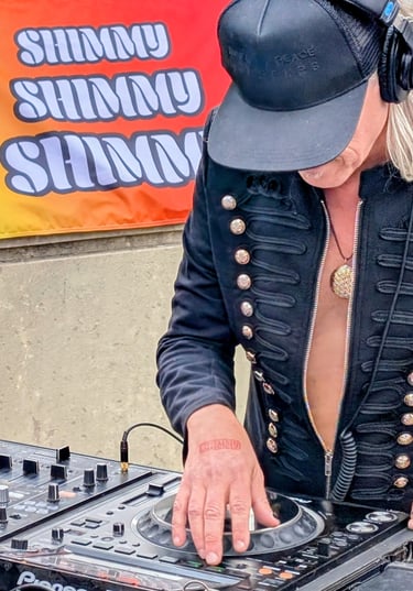 NEEDMORE on the DJ decks