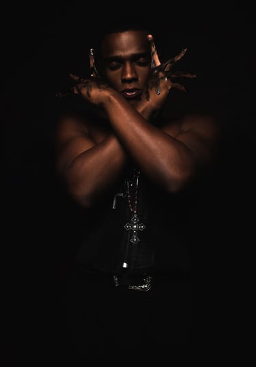 fotografia-de-moda-em-estúdio-com-modelo-e-iluminação-baixa-por-Gustavo-Rodrigues