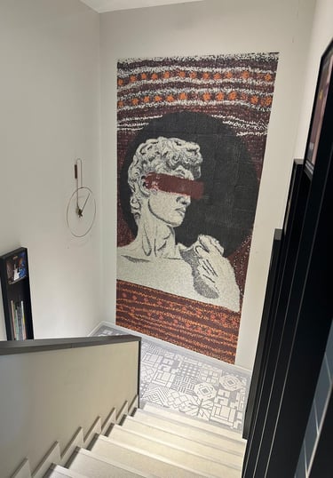 **Glasmosaik für das Treppenhaus – Griechische Figur mit Balken vor den Augen   Beeindruckendes 