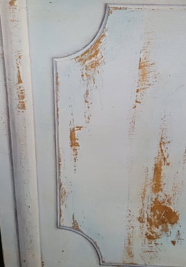 Panneau de bois et menuiserie peints en trompe-l'oeil, faux bois, faux relief, imitation patine.