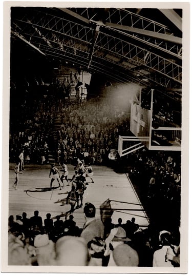 1956 Olympics Basketball Card featuring USA vs USSR made by Veb Toto Sport of Berlin