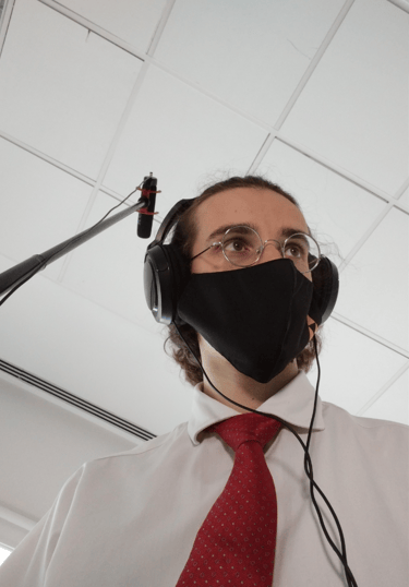 Polifacético: director, sonidista, y músico