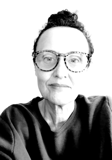 Rosa M Sepulveda, Arteterapeuta Analitica Integrativa y artista multidisciplinar. Licenciada