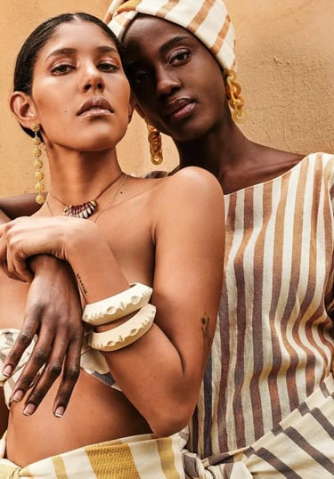 Modelos con prendas de Manos Doradas ://artesaniasdecolombia.com.co/PortalAC/C_tienda/manos-doradas-