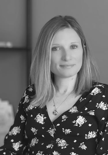 Portrait de Sandrine Perret, thérapeute spécialisée en thérapie émotionnelle près de Saintes