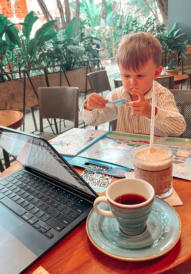 Working as a digital nomad in a cafe in Colombia