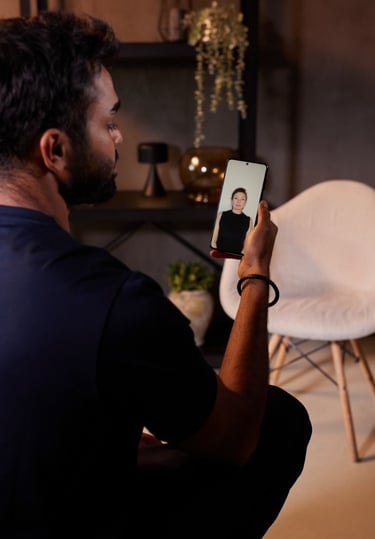 Marisa chatting with an online client 