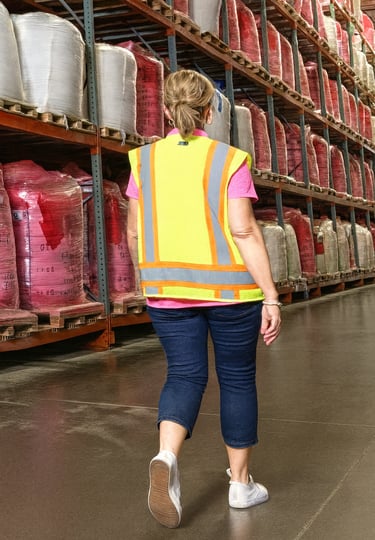 Robin Siekerman walking in 3PL warehouse