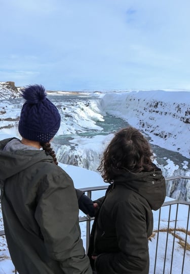 gullfoss-sisters