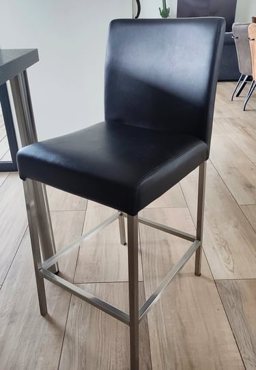 Tabouret chaise haute de cuisine piqûres façon sellier en expansé simili cuir noir