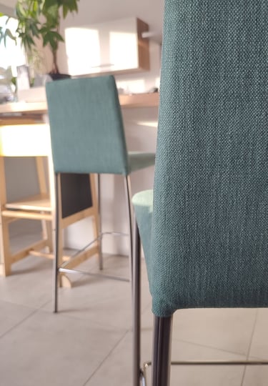 Refection chaises haute cuisine Kosy Atelier Tapissier tissu Flynn Jab