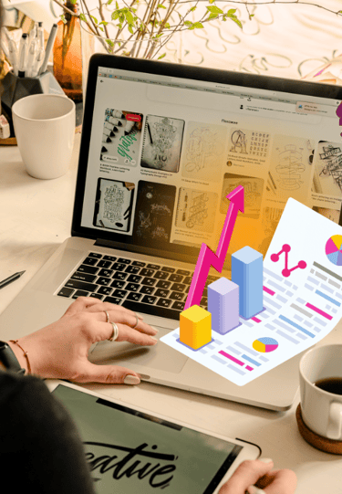 Mulher auferindo prosperidade em seu negócio digital