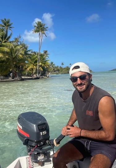 Charlie, toujours prêt à vous emmener à terre, en wake ou pour une baignade incroyable