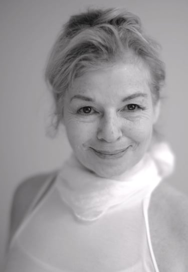 Artist Psychic Tarot card reader Maya Britan Los Angeles