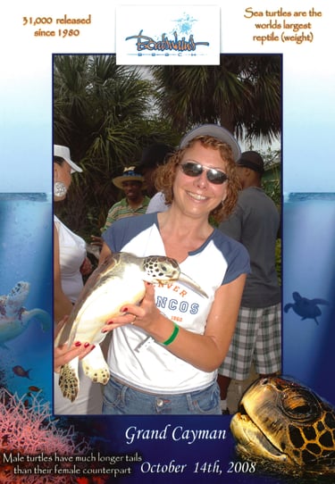 Lady finds a turtle in Grand Cayman