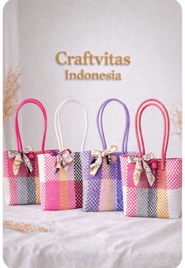 Tas anyaman plastik warna rainbow handmade dari Craftvitas Indonesia dengan desain ceria dan modern