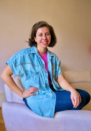 Portrait de Danila Scelzo, hypnothérapeute agréé ASCA au cabinet Hypnonaute à Genève.