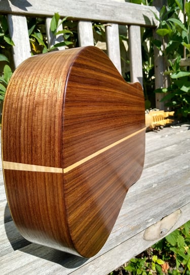 vihuela in walnut