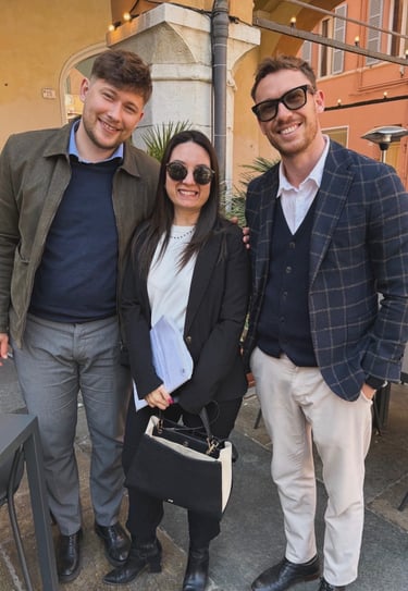 Consegna delle chiavi della nuova casa a un cliente felice a Ravenna