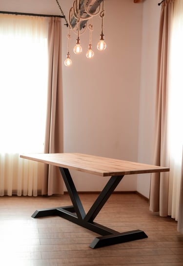 Masszív, keményfából készült, stabil ebédlőasztal az Arton Steel műhelyéből