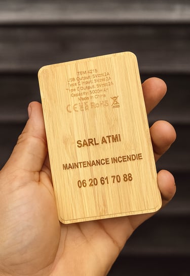 Gravure Laser sur batterie externe en bambou