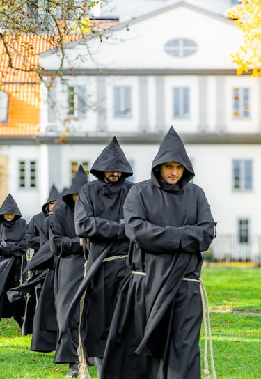Vienuolių kostiumai