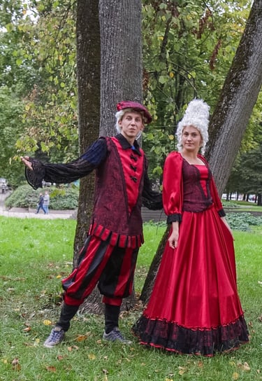 Vyriskas baroko kostiumas ir moteriškas baroko kostiumas