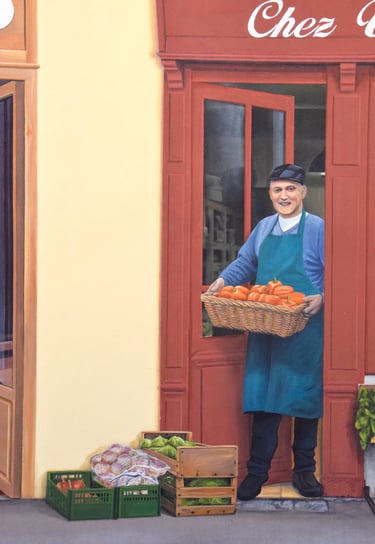 Peinture en trompe-l'oeil sur une façade: un maraîcher sort de son magasin avec un panier de légumes