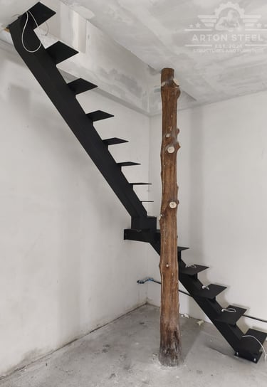 Arton Steel által gyártott masszív fém lépcső 