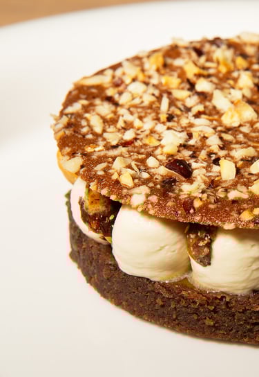 Dessert chocolat fruits de la passion et noisettes caramélisées