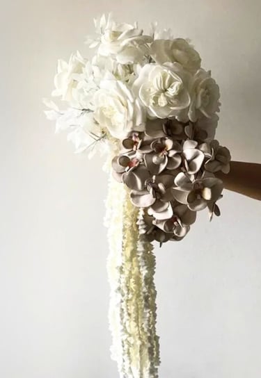 ramo de novia elegante alargado estilo moderno