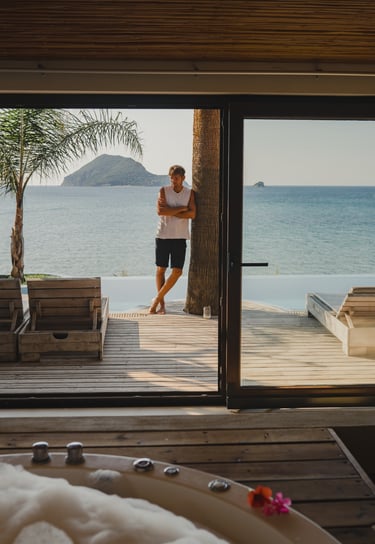 Gloria Maris Hotel Suites and Villa executive suite jacuzzi view marathonisi turtle island