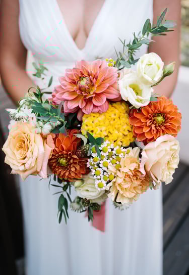 bouquet de mariée coloré orange jaune blanc
