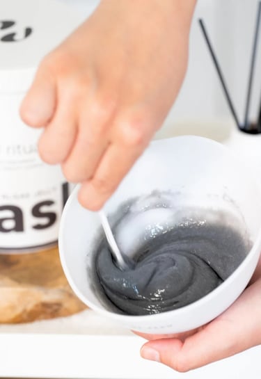 Une préparation noire à base d'algues pour le soin Hydra Skin