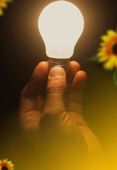 Imagem de uma lâmpada. Busca transmitira as ideias de criatividade e inovação.
