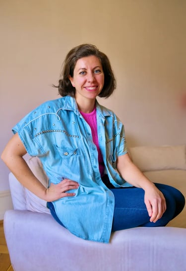 Danila Scelzo, ipnoterapeuta certificata ASCA a Ginevra presso lo studio Hypnonaute – Ritratto.