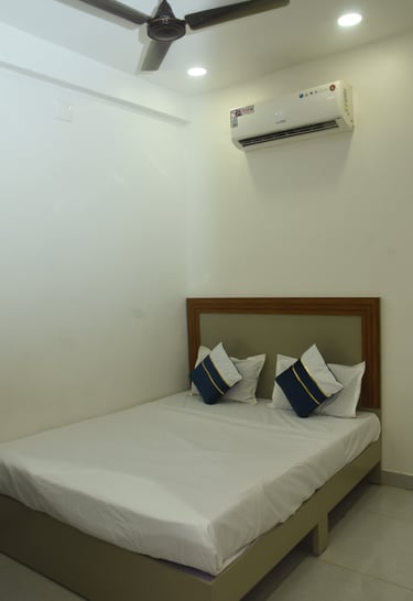 Deluxe Room HOTEL JK Morbi
