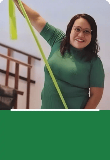 Foto da Fisioterapeuta Diennefer Elianka O. Polizeli, especialista em reabilitação e bem-estar na Clínica Lanna Moraes.