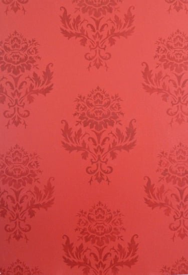 Décoration murale peinte avec des motifs rappelants les tissus damassés.